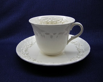 Wedgwood Cream Color On Cream Color - Shell Edge Demi