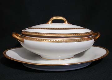 Limoges White w/Gold Band/Hearts Gravy Boat/Attached Base