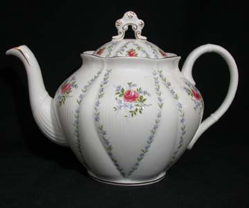 Royal Albert Minuet - Pink & Blue Tea Pot & Lid - Large