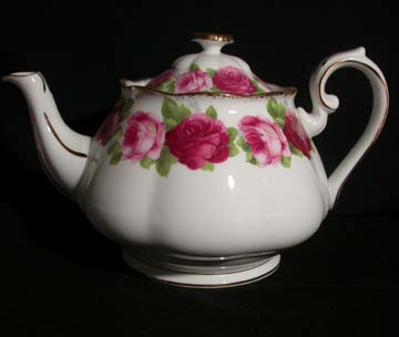 Royal Albert Old English Rose Tea Pot & Lid - Large