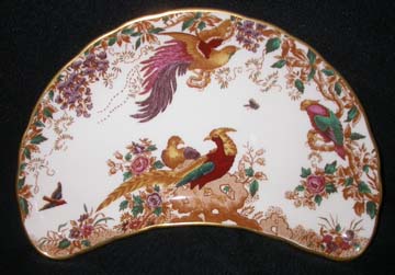 Royal Crown Derby Olde Avesbury Crescent Plate
