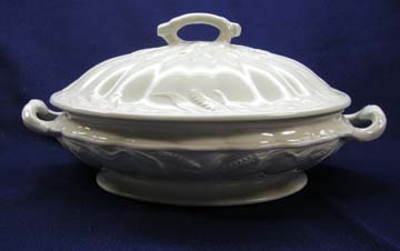 Royal Crownford White Wheat Vegetable Bowl - Covered