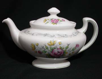 Royal Doulton Chantilly Rose H4857 Teapot