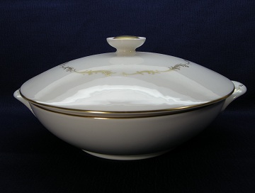 Royal Doulton French Provincial  H4945 Vegetable Bowl - Covered
