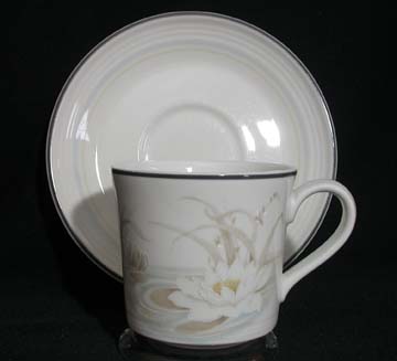 Royal Doulton - Lambethware Hampstead LS 1053 - Fresh Flowers Series Cup & Saucer